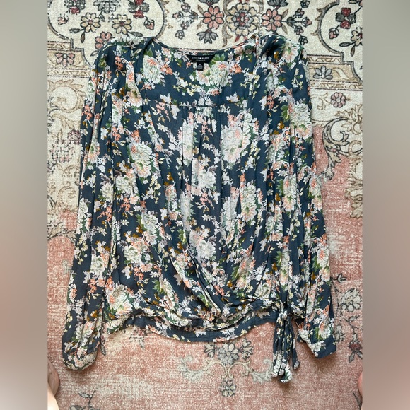 Lucky Brand Faux Wrap Floral Top with side tie sz M - Picture 7 of 7